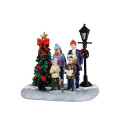 FAMILY CAROLING